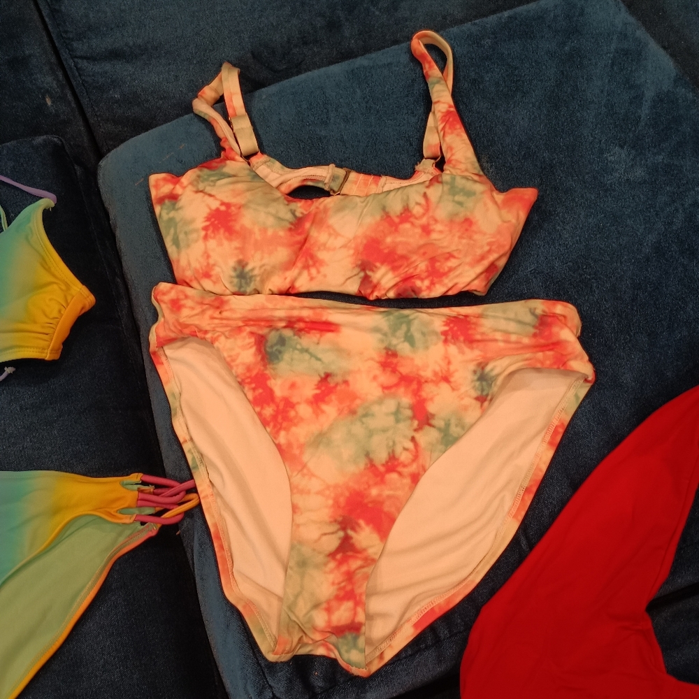 Bathing suits - Picture 6 of 7